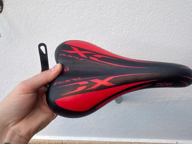 Asiento de Bicicleta Race CX Negro/Rojo
