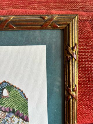 2 cuadros de Gaudí con marcos de madera 