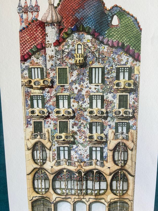 2 cuadros de Gaudí con marcos de madera 