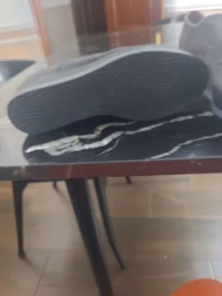 Zapatos de ante grises con cordones