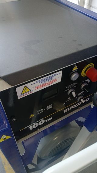 servicio de alquiler de la máquina autonivelante 