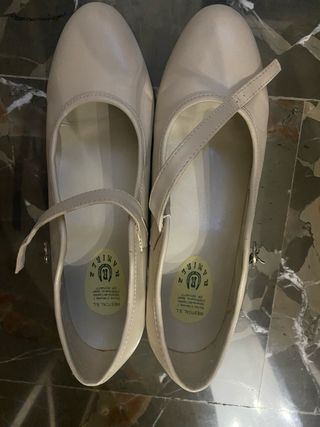 Zapatos de Flamenca Beige