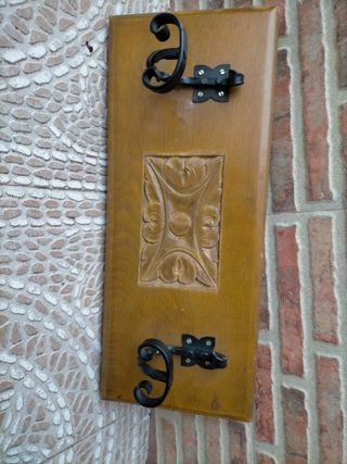 Perchero Madera Tallado con Ganchos Hierro