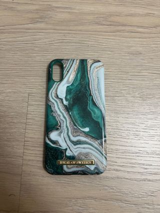 Funda iPhone XR IDEAL OF SWEDEN sin uso