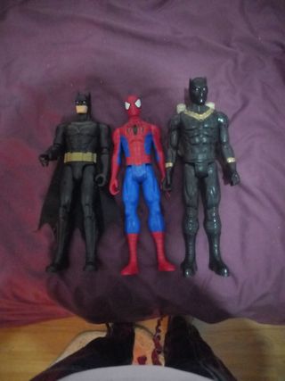 Figuras de superhéroes (Batman, Spiderman, Pantera