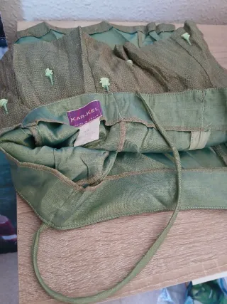 Conjunto verde de top y falda