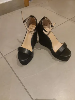 Sandálias de cunha pretas