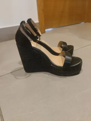 Sandálias de cunha pretas