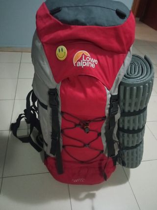 Mochila Lowe Alpine gris y roja