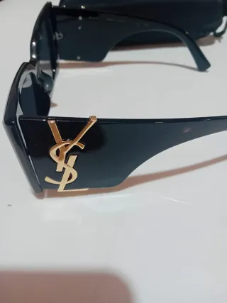 Occhiali da sole Yves Saint Laurent neri e oro