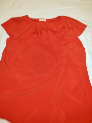 Blusa roja manga corta con volante