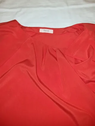Blusa roja manga corta con volante