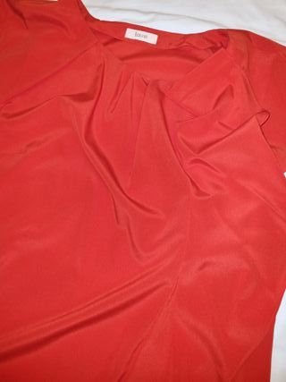 Blusa roja manga corta con volante