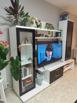 Mueble TV moderno blanco y negro