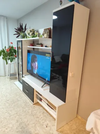 Mueble TV moderno blanco y negro