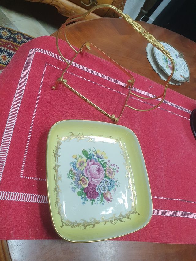 Plato 21cm. de porcelana antiguo con asa dorada