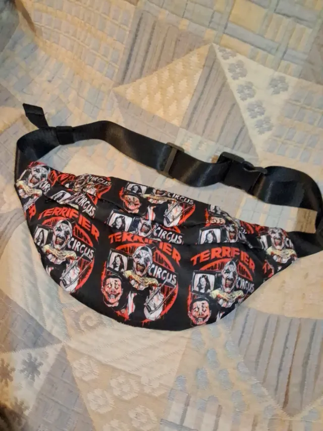 Riñonera Terrifier con estampado de payaso