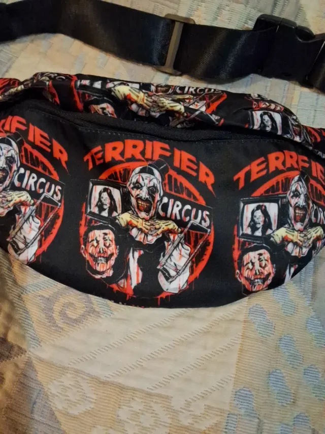 Riñonera Terrifier con estampado de payaso