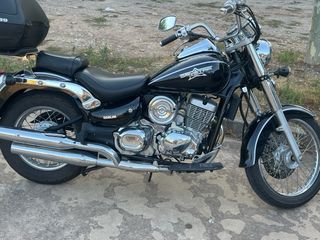 Moto 125cc Negra con Baúl Daystar Clasicc