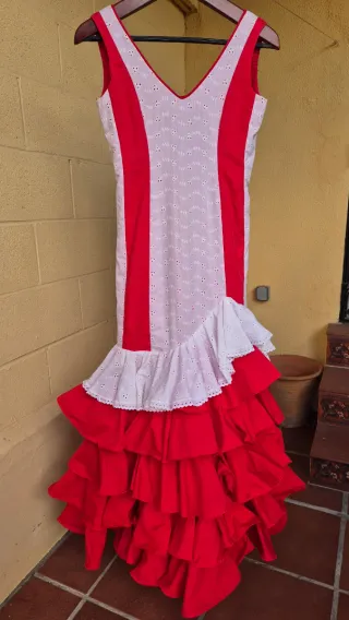 Traje Flamenca Blanco y Rojo Hecho a Mano.