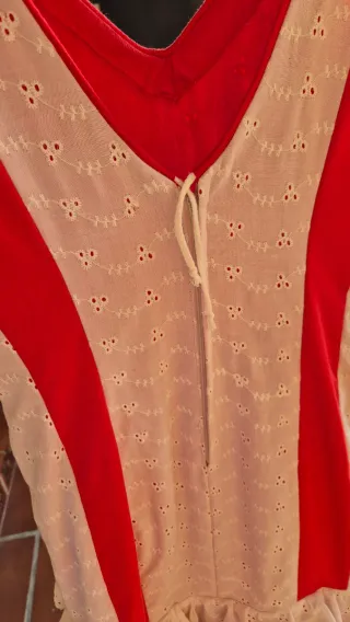 Traje Flamenca Blanco y Rojo Hecho a Mano.
