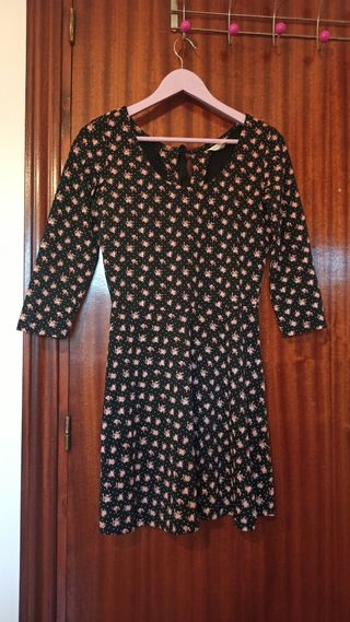 Vestido negro corto flores rosas manga 3/4