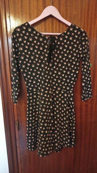 Vestido negro corto flores rosas manga 3/4