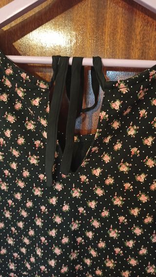 Vestido negro corto flores rosas manga 3/4