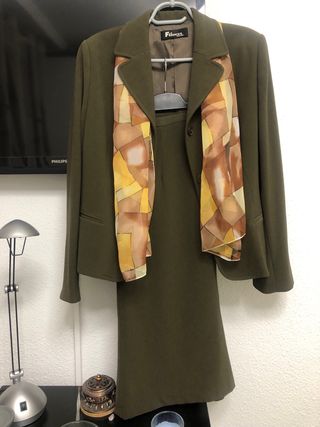 Traje de chaqueta y falda.Rebajado.