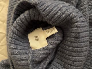 Jersey H&M cuello alto azul