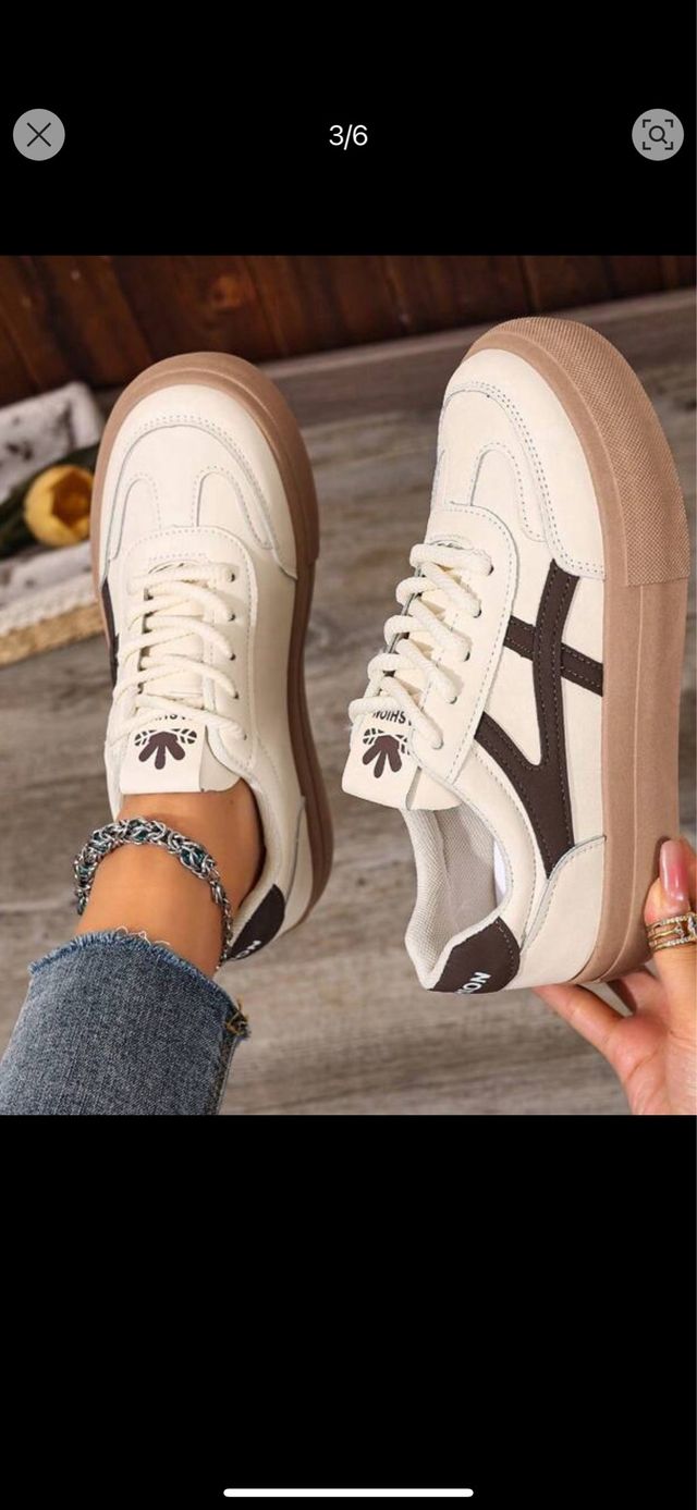 Zapatillas blancas y marrones