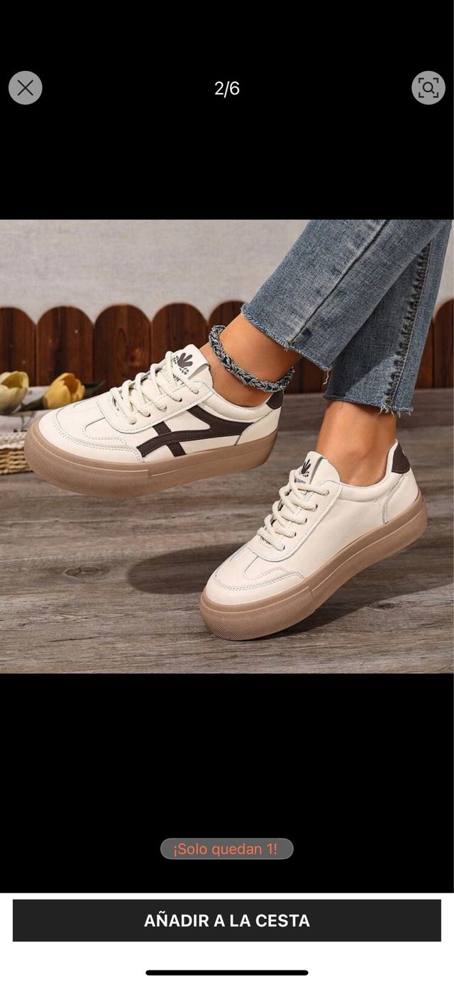 Zapatillas blancas y marrones