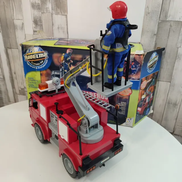 Camión Bomberos Madelman con Figuras
