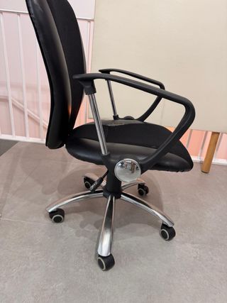 Silla de escritorio ergonómica negra