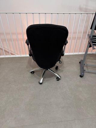 Silla de escritorio ergonómica negra