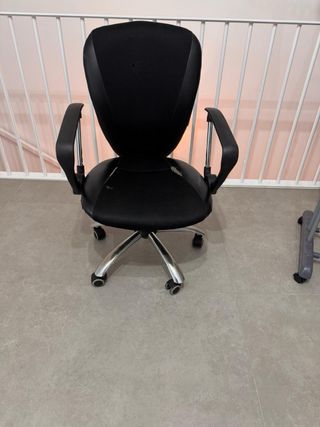 Silla de escritorio ergonómica negra
