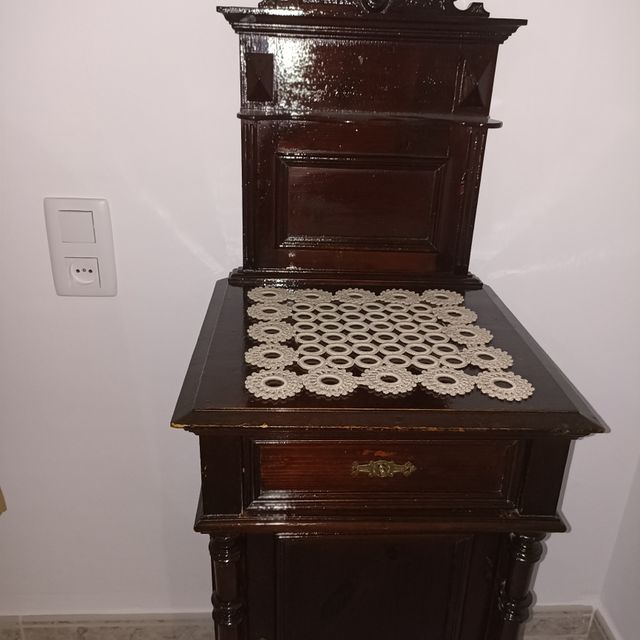 Mesita de noche s. XIX madera