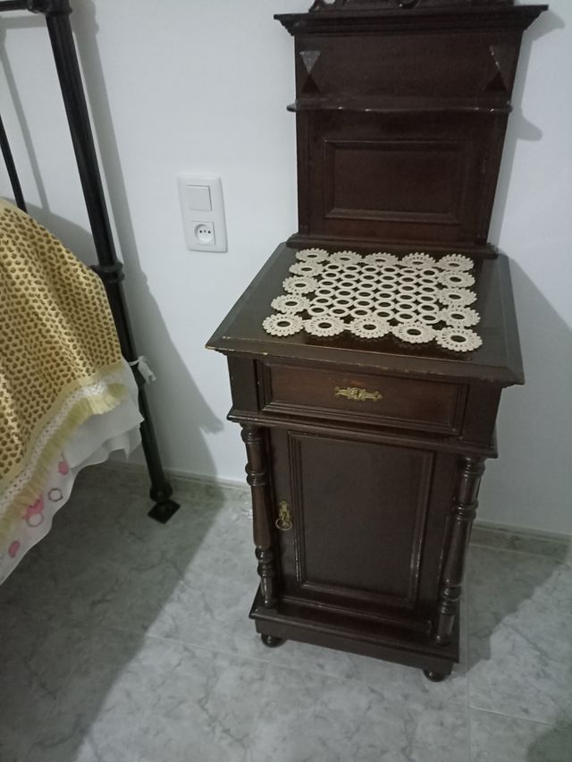 Mesita de noche s. XIX madera