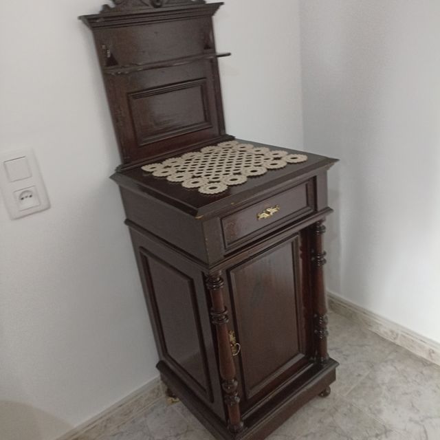 Mesita de noche s. XIX madera