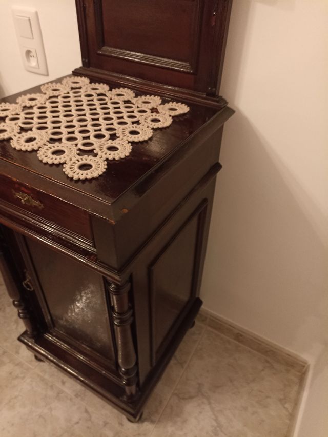 Mesita de noche s. XIX madera