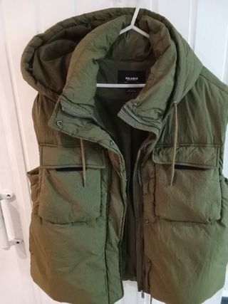 Chaleco overside acolchado capucha Pull&Bear Una M