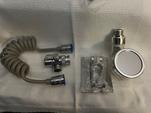 Conjunto Ducha Lavabo Metal y Plástico