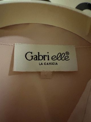 Blusa Gabrielelle rosa con cremallera y pedrería