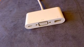 Adaptador Apple USB-C a VGA Original