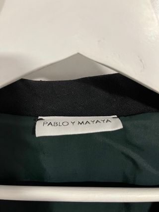 Gabardina impermeable con estampado de mariposas
