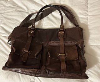 Bolso de mano de piel marrón