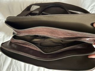 Bolso de mano de piel marrón