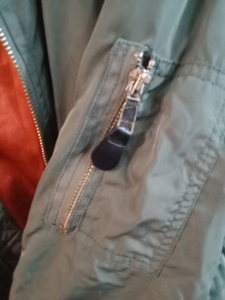 Cazadora Bomber Verde Bershka Talla M