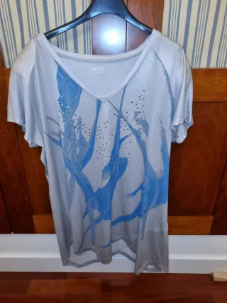 Camiseta Apriori Talla 46 Plateada y Azul.