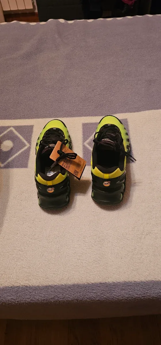 Nike Air Max DN8 Negro Amarillo